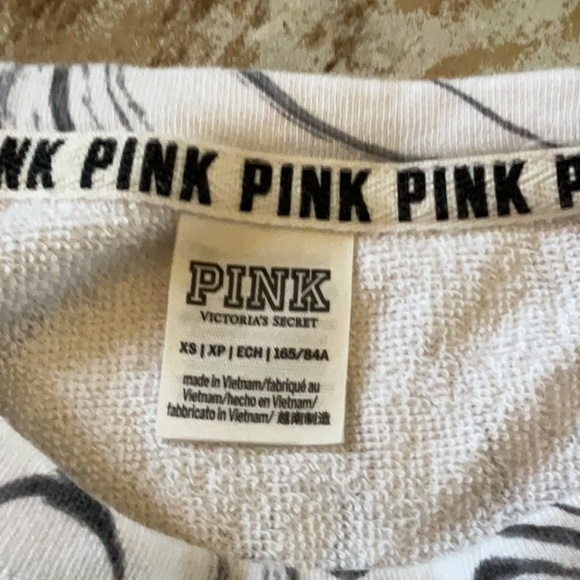 White marble cropped crewneck pink brand women’s extra small - Picture 2 of 2